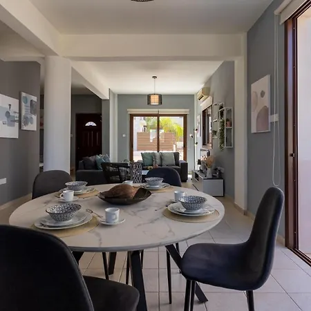 Вилла Yasmina 3-br In Cape Greco